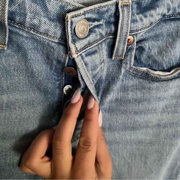 Levi’s Wedgie Straight Button Fly Distressed Jeans in Tango- Size 26 - Picture 3 of 6